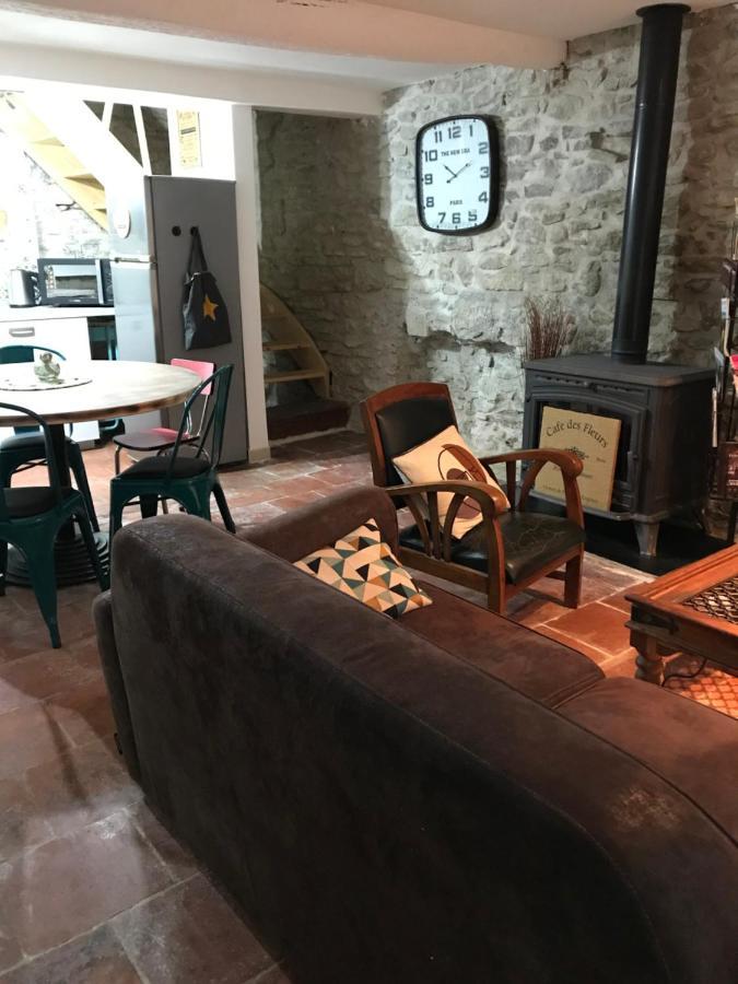 Le Grenier De Manee Villa Villemoustaussou Dış mekan fotoğraf